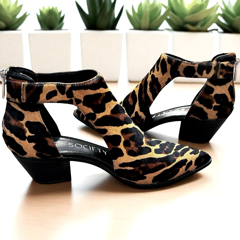 Sole Society So Lynette Leopard Bootie 8 Calf Hair Mob Wife Cut Out Stacked Heel